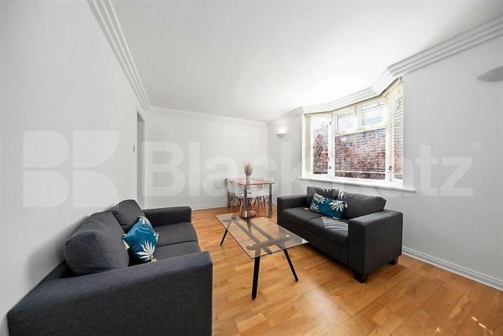 Fantastic two bed two bath flat in amazing Mayfair location by Hyde Park.  Bourdon Street, Mayfair 